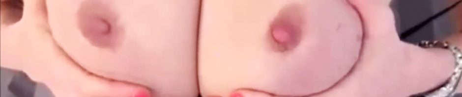 Mariana Masturbating